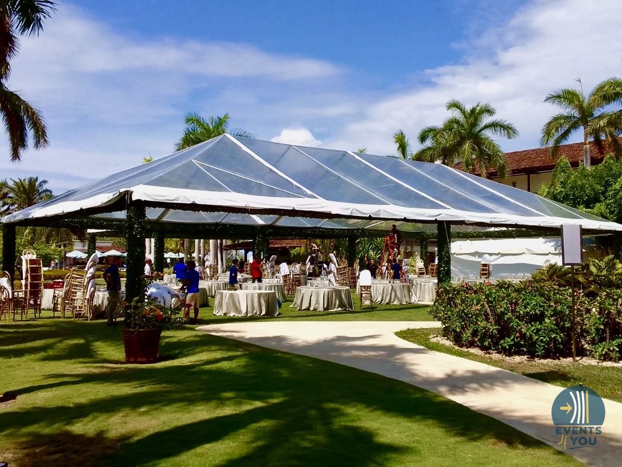 Carpa instalada para evento corporativo